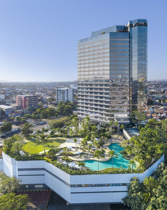 7 Rekomendasi Hotel di Surabaya yang Ada Kolam Renang
